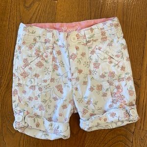 Like New Levi’s Floral Shorts (read for size!!)